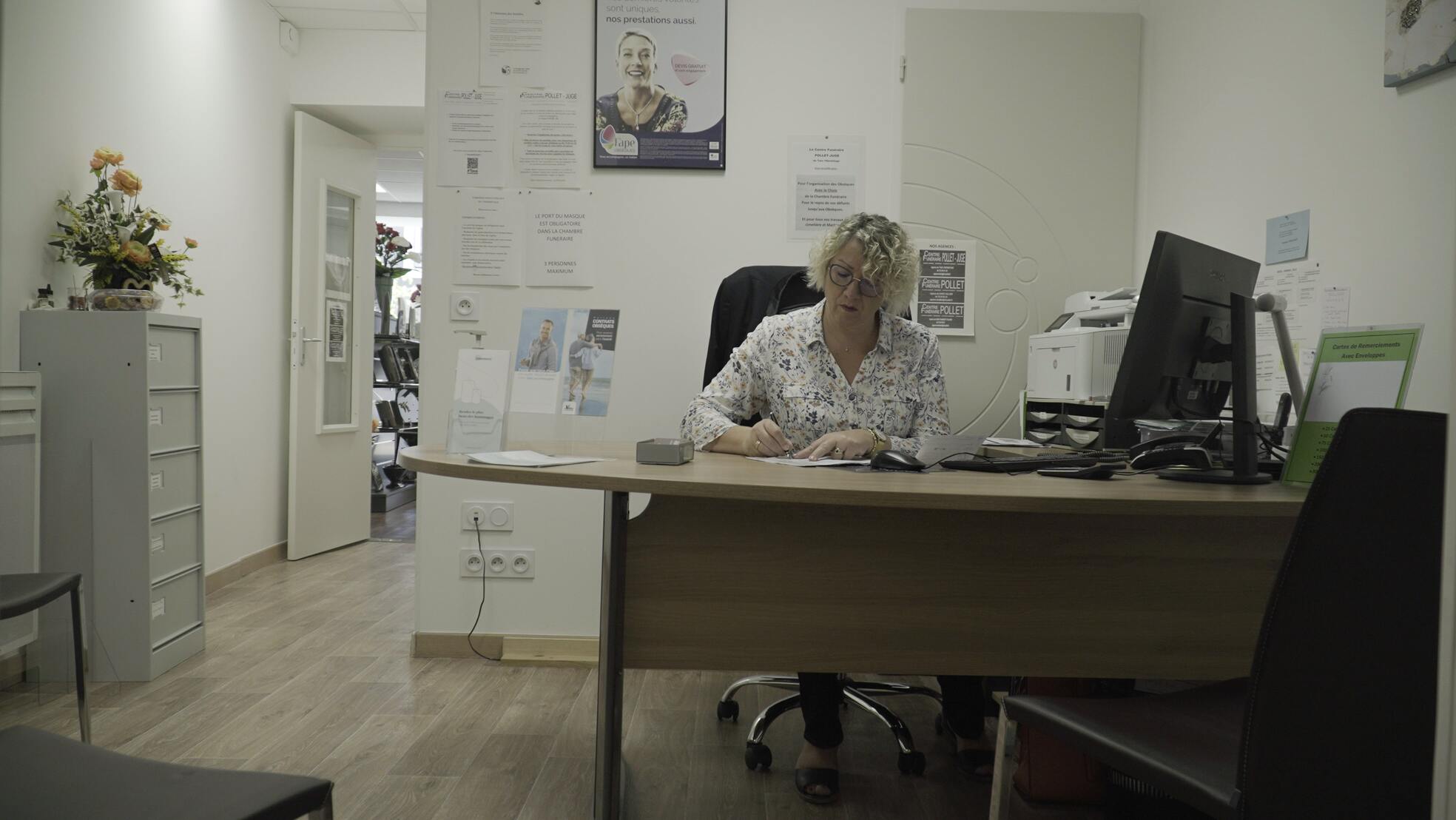 bureau au centre funeraire