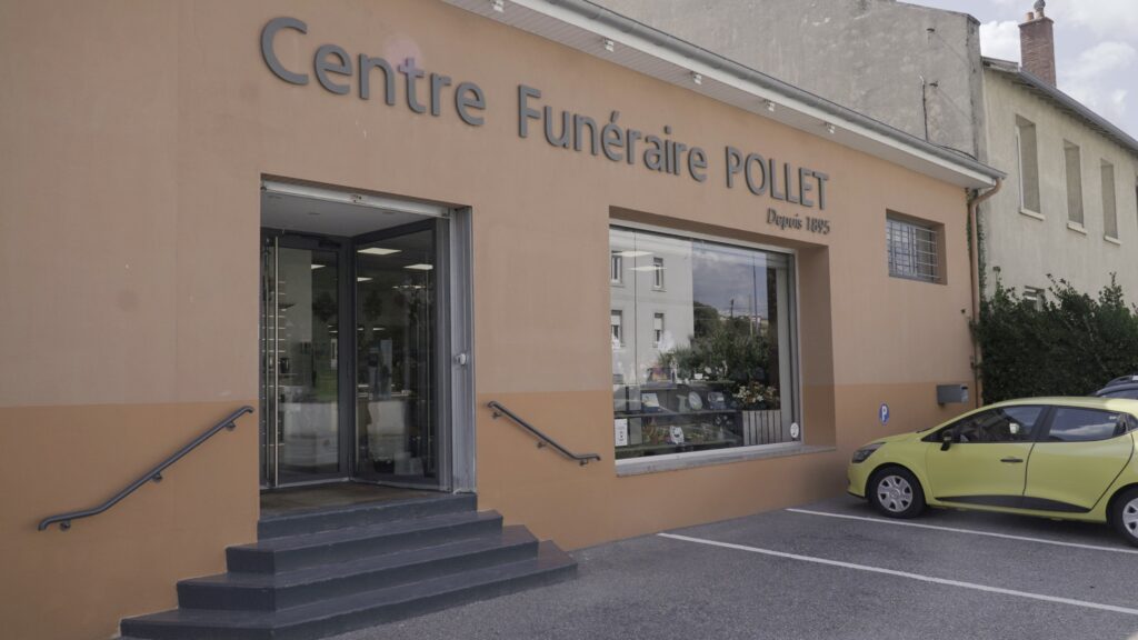 devanture centre funeraire Pollet